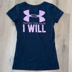 Under armor Xsmall semi fitted heat gear Vneck black Tshirt pink shimmer writing